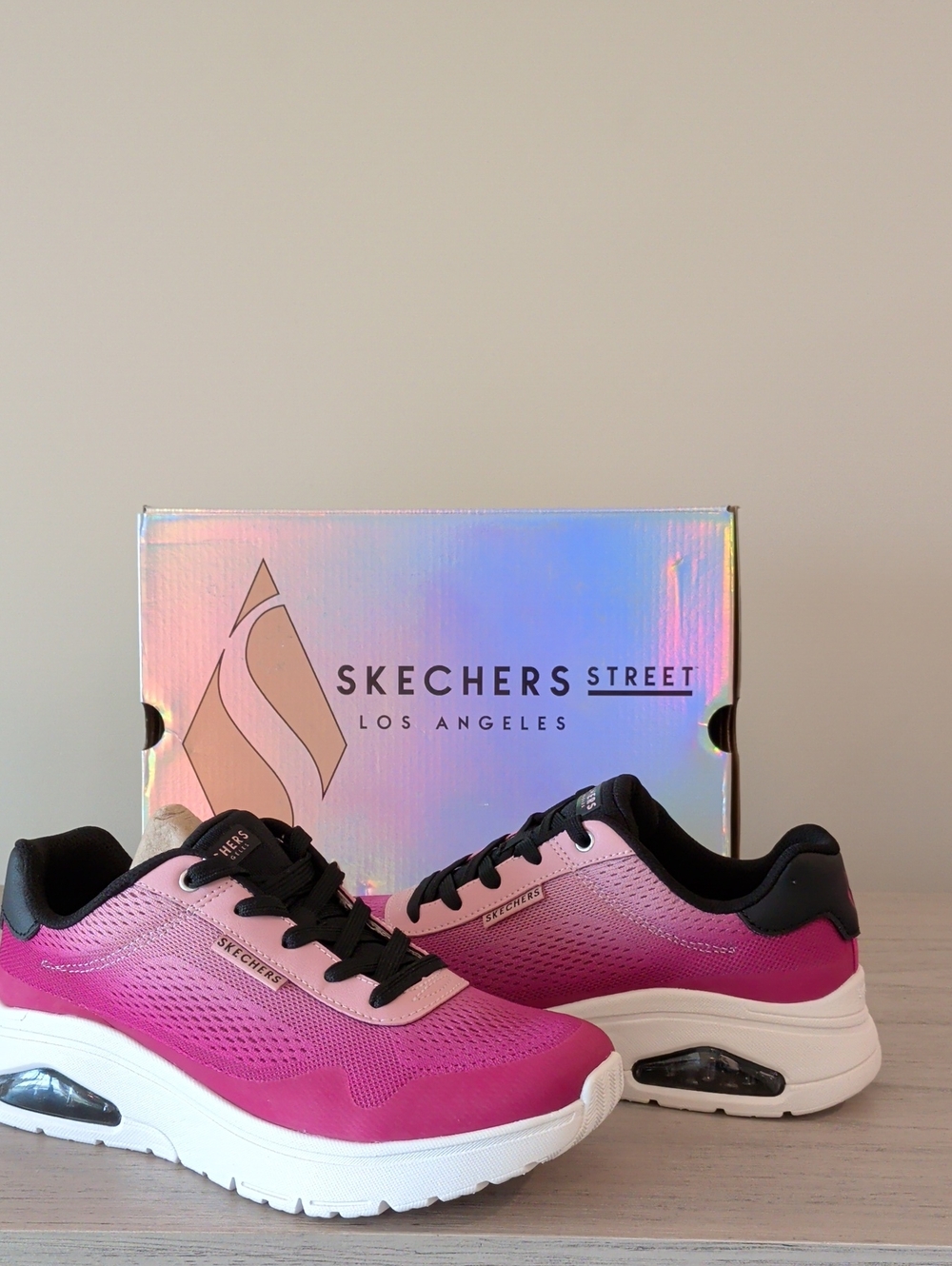 Skechers Street NWT 8 Pink/Blk Ombre